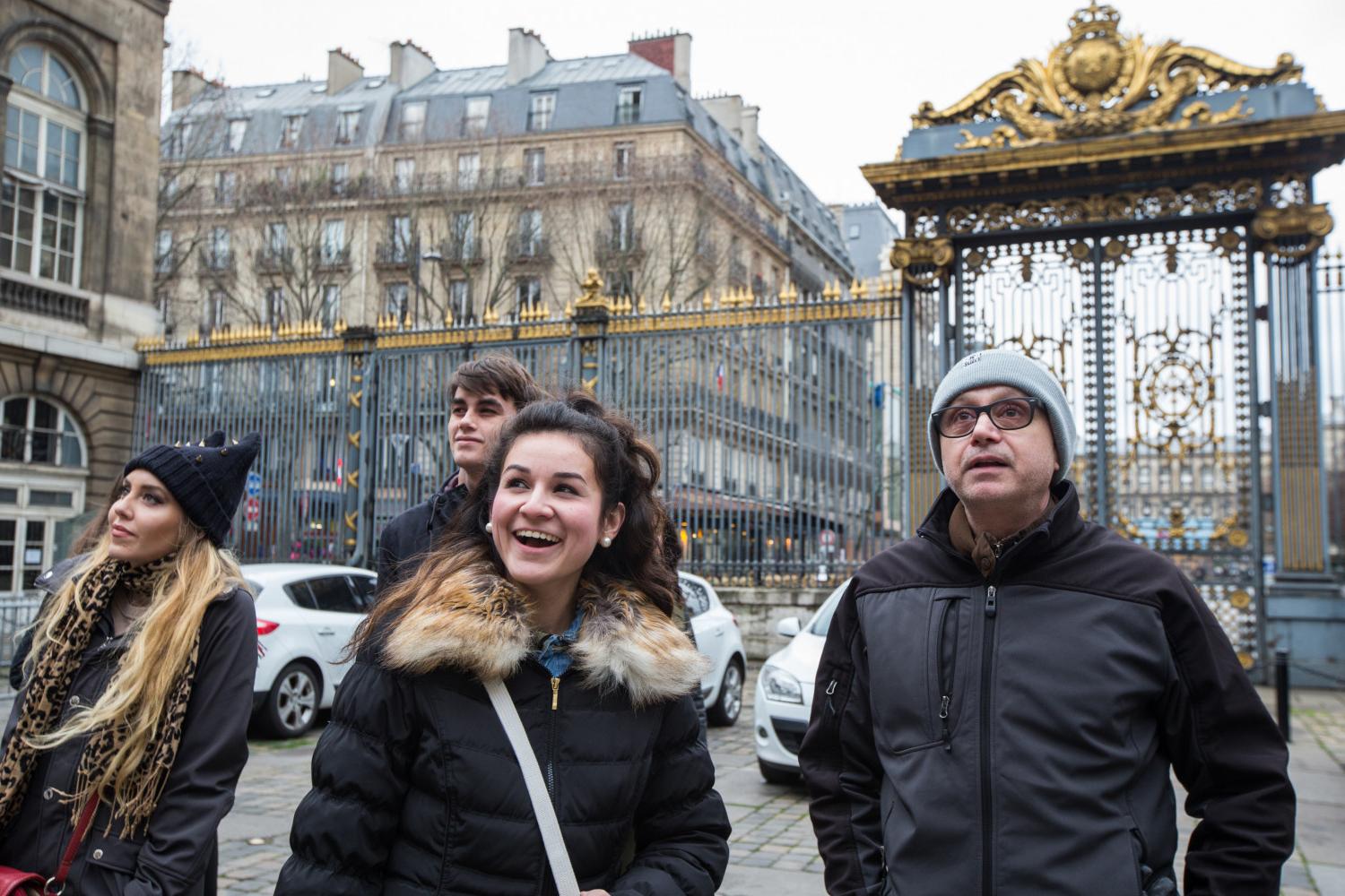 <a href='http://5jp.edidi.net'>全球十大赌钱排行app</a>学院法语教授Pascal Rollet带领学生们到巴黎游学.